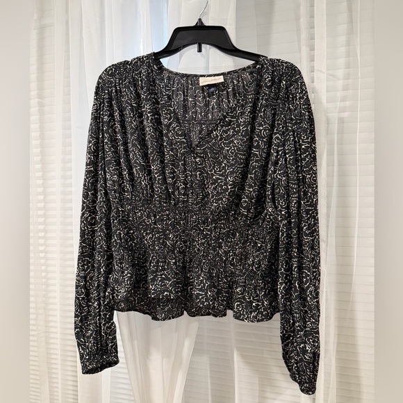 Universal Thread Black and White Patterned Blouse - Picture 1 of 4